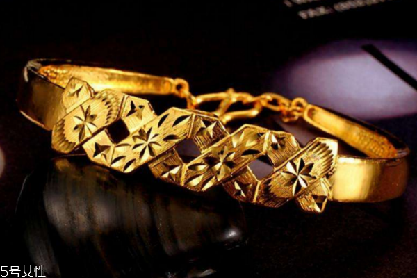 黃金手鐲一般多少克 不要買太重 黃金手鐲一般多少克 不要買太重