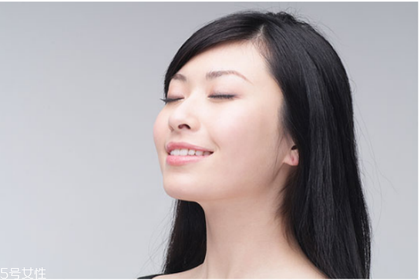 臉上長痘痘可以用酒精消毒嗎 正確排毒是關(guān)鍵 臉上長痘痘可以用酒精消毒嗎 正確排毒是關(guān)鍵