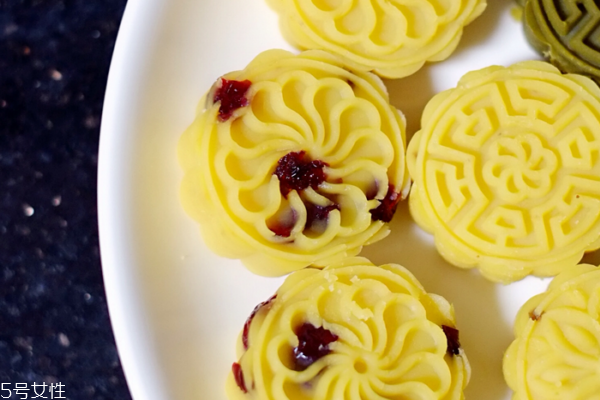 綠豆糕是什么節(jié)日吃的 一般是端午節(jié) 綠豆糕是什么節(jié)日吃的 一般是端午節(jié)