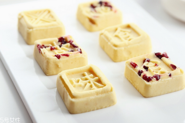 綠豆糕是什么節(jié)日吃的 一般是端午節(jié) 綠豆糕是什么節(jié)日吃的 一般是端午節(jié)