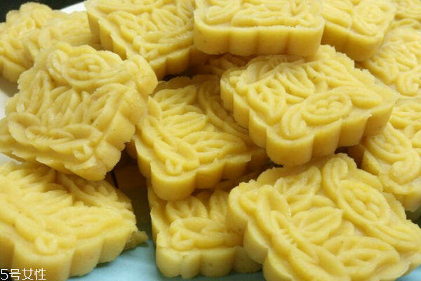 綠豆糕為什么要去皮 去皮適合小朋友吃 綠豆糕為什么要去皮 去皮適合小朋友吃