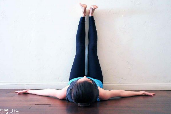 腿倒立靠墻能減肥嗎 腿倒立靠墻減肥效果 腿倒立靠墻能減肥嗎 腿倒立靠墻減肥效果