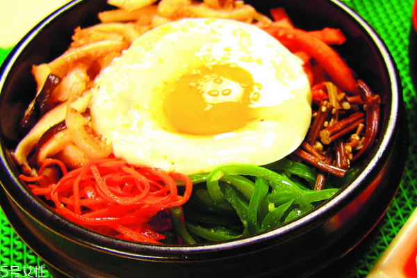 石鍋拌飯是哪個國家 發(fā)源地為韓國全羅北道 石鍋拌飯是哪個國家 發(fā)源地為韓國全羅北道