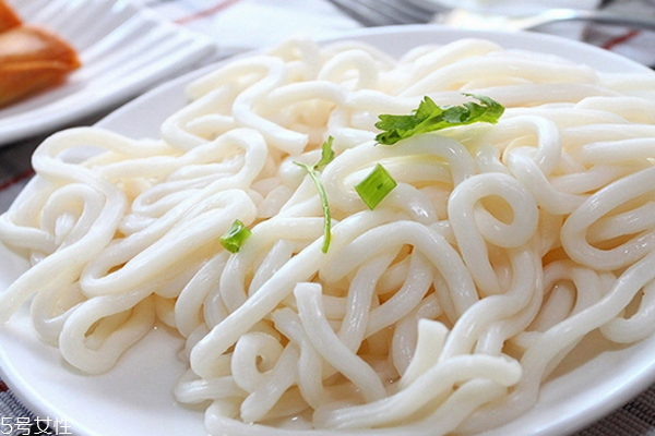 烏冬面熱量高嗎 是不會發(fā)胖的美食 烏冬面熱量高嗎 是不會發(fā)胖的美食