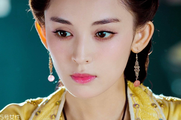 腮紅應(yīng)該涂在什么位置 5個(gè)地方召喚嘭嘭紅潤(rùn)肌 腮紅應(yīng)該涂在什么位置 5個(gè)地方召喚嘭嘭紅潤(rùn)肌