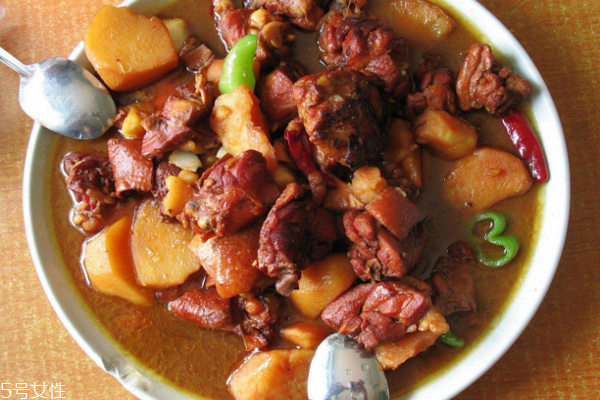 雞肉為什么便宜 因?yàn)槌杀镜? alt=