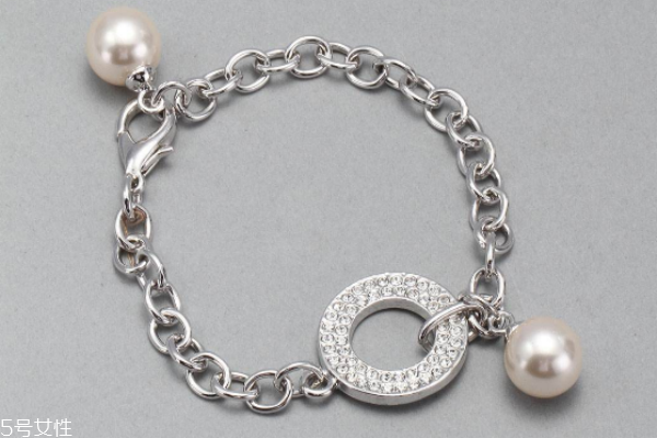 珍珠手鏈變黑怎么清洗 這些技巧要掌握 珍珠手鏈變黑怎么清洗 這些技巧要掌握