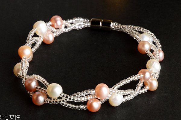 珍珠手鏈變黑怎么清洗 這些技巧要掌握 珍珠手鏈變黑怎么清洗 這些技巧要掌握