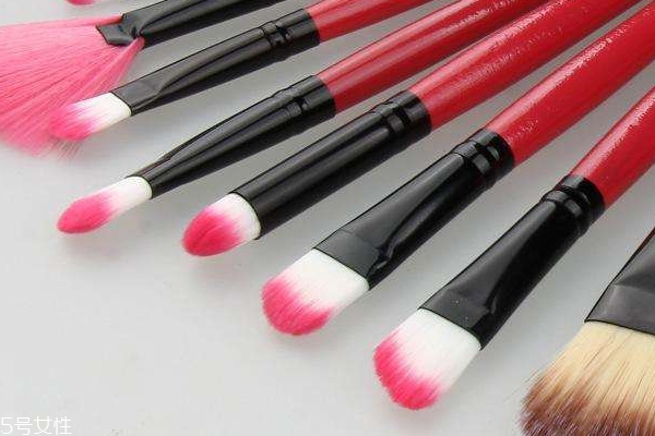 初學(xué)者用幾個(gè)化妝刷最好 這5種是最基礎(chǔ)配置 初學(xué)者用幾個(gè)化妝刷最好 這5種是最基礎(chǔ)配置