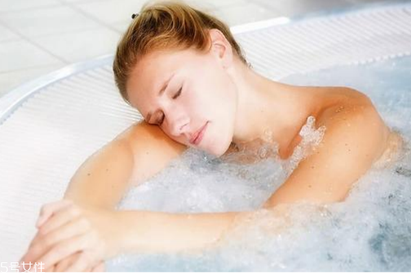 洗完澡眼睛全是紅血絲是怎么回事 洗完澡眼睛紅這樣做 洗完澡眼睛全是紅血絲是怎么回事 洗完澡眼睛紅這樣做