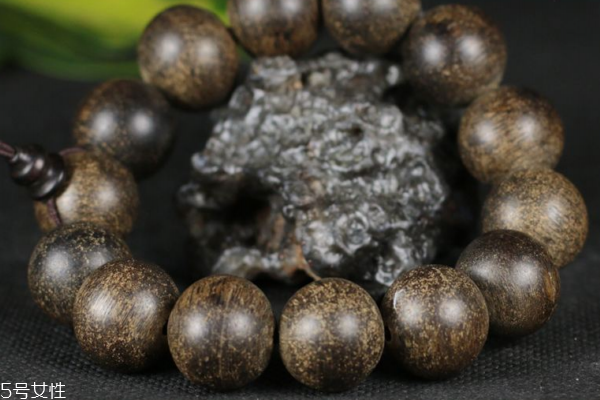 沉香手串的功效與作用 難怪受歡迎 沉香手串的功效與作用 難怪受歡迎