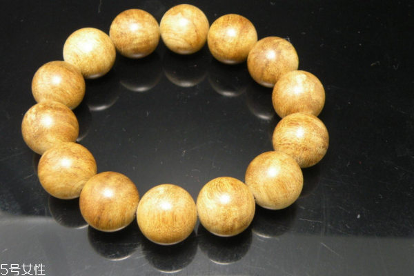 沉香手串發(fā)霉了怎么辦 處理方法很重要 沉香手串發(fā)霉了怎么辦 處理方法很重要