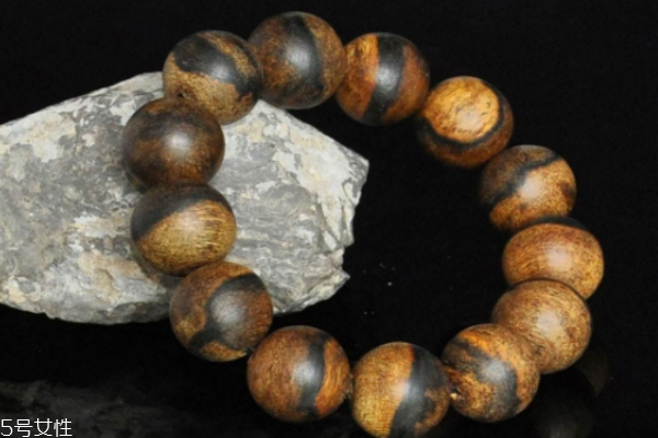 沉香手串發(fā)霉了怎么辦 處理方法很重要 沉香手串發(fā)霉了怎么辦 處理方法很重要