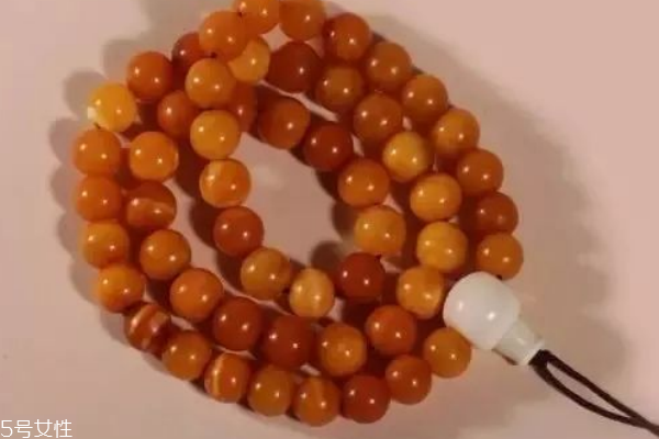 蜜蠟手串多少顆合適 有不同說法 蜜蠟手串多少顆合適 有不同說法