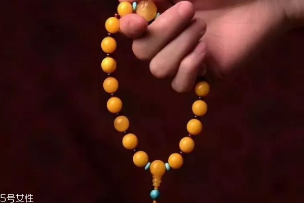 蜜蠟手串多少顆合適 有不同說法 蜜蠟手串多少顆合適 有不同說法