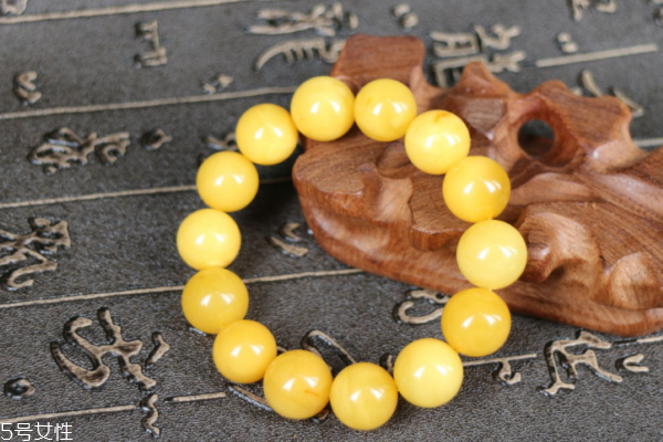 蜜蠟手串有什么功效 這幾點(diǎn)要熟知 蜜蠟手串有什么功效 這幾點(diǎn)要熟知