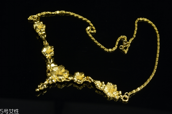 黃金項(xiàng)鏈容易斷嗎 看項(xiàng)鏈款式