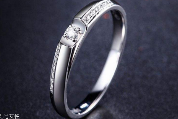 鉑金戒指為什么會變黃 要定期清洗 鉑金戒指為什么會變黃 要定期清洗