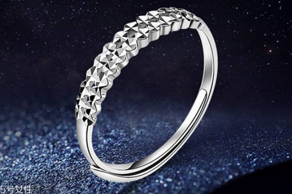 鉑金戒指為什么會變黃 要定期清洗 鉑金戒指為什么會變黃 要定期清洗