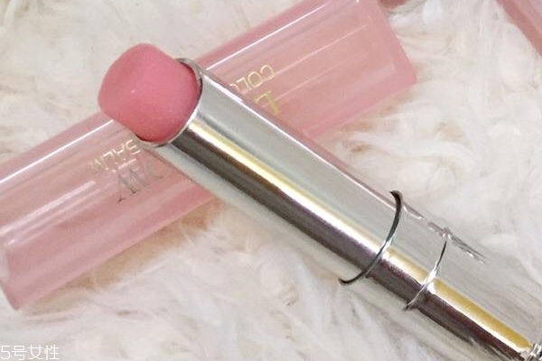 潤唇膏能消唇紋嗎 2種唇紋需要潤唇膏 潤唇膏能消唇紋嗎 2種唇紋需要潤唇膏