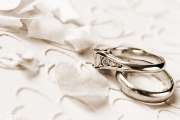 鉑金戒指會變形嗎 外力會影響形狀 鉑金戒指會變形嗎 外力會影響形狀