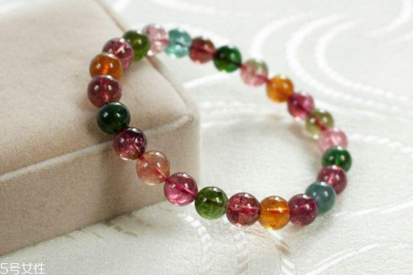 怎么辨別碧璽手鏈真假 從這幾點(diǎn)著手 怎么辨別碧璽手鏈真假 從這幾點(diǎn)著手