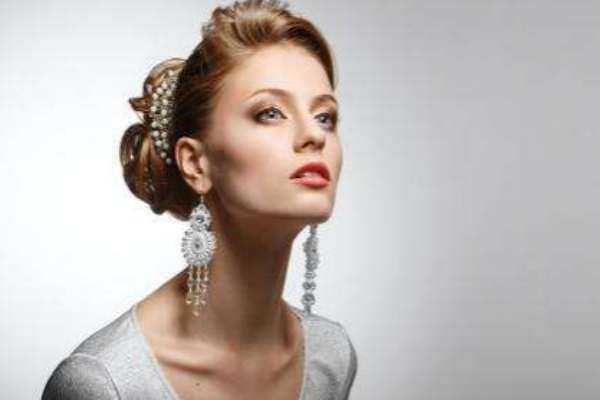 穿耳洞發(fā)炎怎么辦？你不知道的注意事項(xiàng)很多