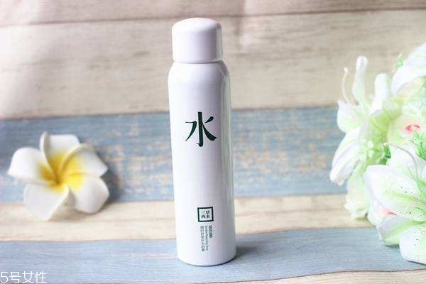 保濕噴霧補(bǔ)妝時(shí)怎么用 2種神級(jí)噴法