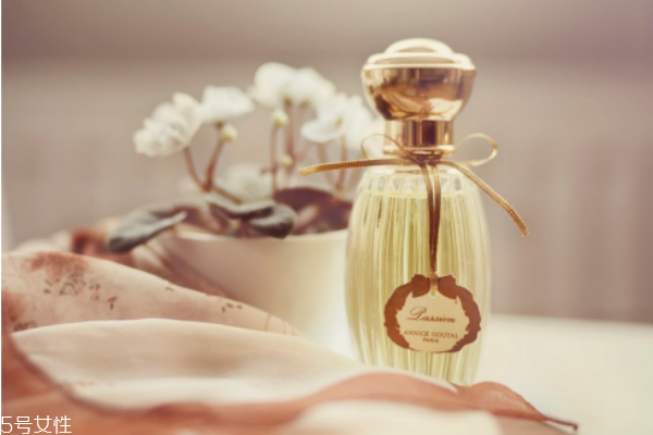 香水太濃怎么辦 這樣補(bǔ)救 香水太濃怎么辦 這樣補(bǔ)救