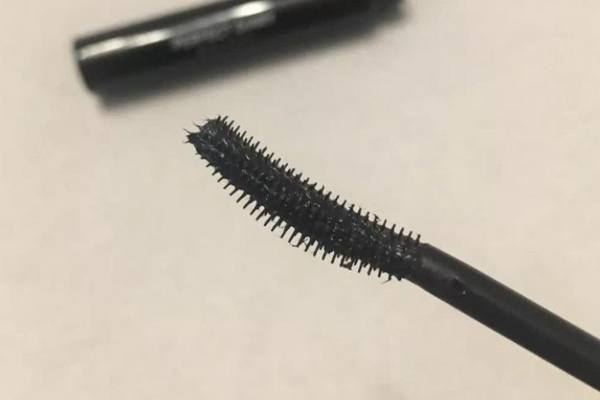 睫毛不翹用什么睫毛膏好 彎月形刷頭最合適 睫毛不翹用什么睫毛膏好 彎月形刷頭最合適