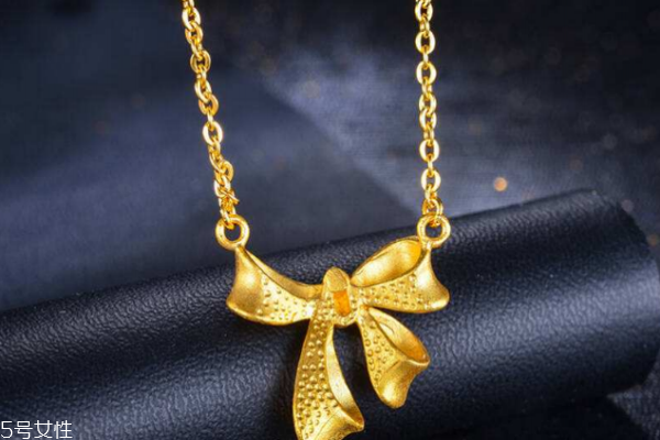 黃金項(xiàng)鏈配什么吊墜好看 教你學(xué)會(huì)搭配 黃金項(xiàng)鏈配什么吊墜好看 教你學(xué)會(huì)搭配