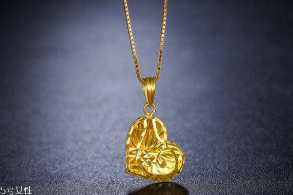 黃金項(xiàng)鏈配什么吊墜好看 教你學(xué)會(huì)搭配 黃金項(xiàng)鏈配什么吊墜好看 教你學(xué)會(huì)搭配