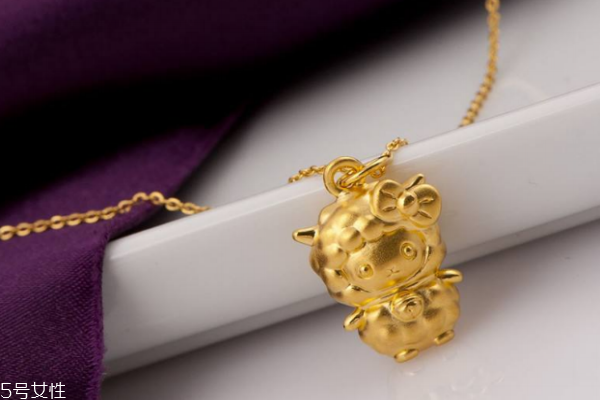 黃金項(xiàng)鏈配什么吊墜好看 教你學(xué)會(huì)搭配 黃金項(xiàng)鏈配什么吊墜好看 教你學(xué)會(huì)搭配