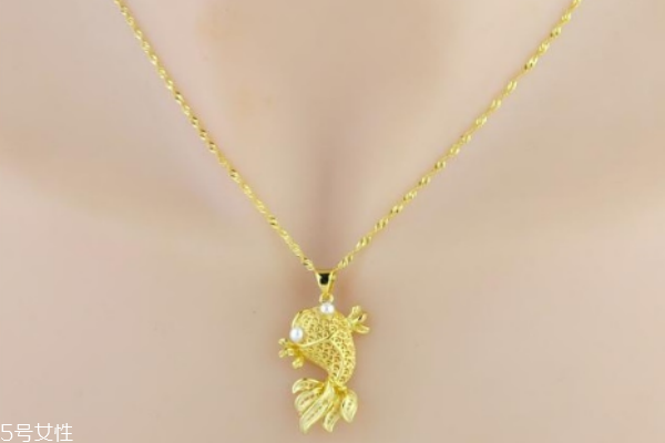 黃金項(xiàng)鏈適合多大年齡 沒有明確限制