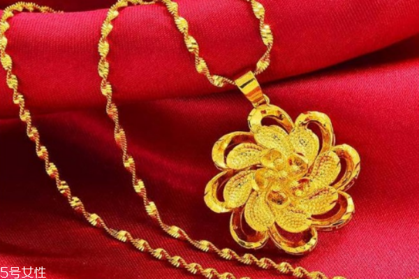 黃金項(xiàng)鏈適合多大年齡 沒有明確限制
