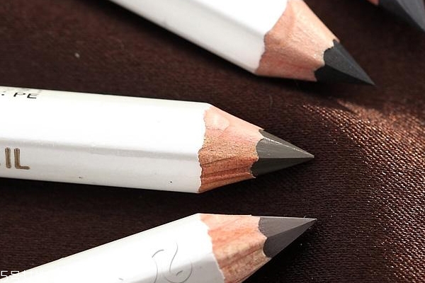 尖頭眉筆怎么用 拯救眉毛稀疏人群 尖頭眉筆怎么用 拯救眉毛稀疏人群