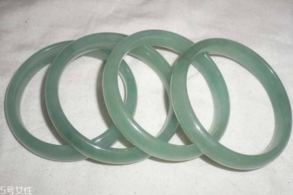 翡翠手鐲有什么好處 功效這么大 翡翠手鐲有什么好處 功效這么大