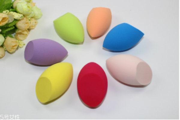 美妝蛋怎么用才能令底妝更服帖 方法一定要用對