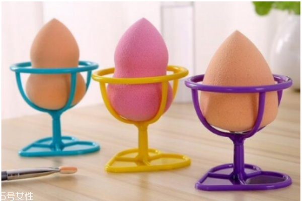 美妝蛋怎么用才能令底妝更服帖 方法一定要用對