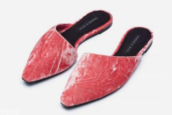 小ck的鞋子碼數(shù)偏大嗎 承包了整個(gè)時(shí)尚圈 小ck的鞋子碼數(shù)偏大嗎 承包了整個(gè)時(shí)尚圈