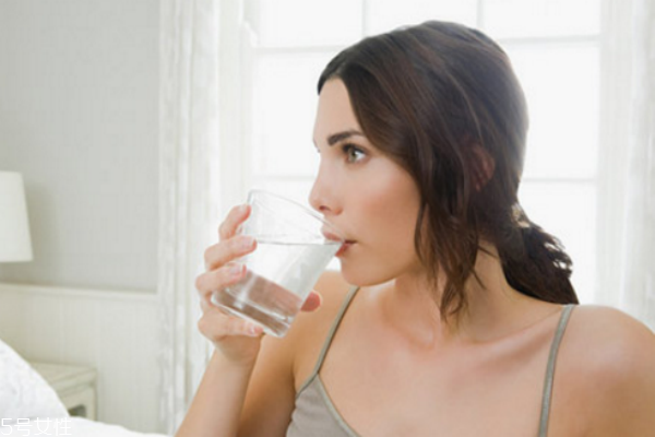 女性懷孕喝葉酸過量會怎么樣 女性懷孕喝葉酸過量會怎么樣