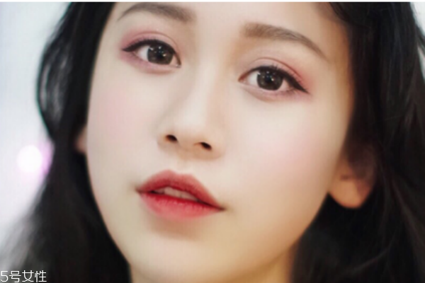 秋冬季節(jié)化妝步驟，保濕補(bǔ)水很重要