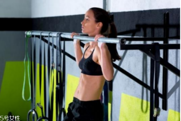 引體向上練什么肌肉 引體向上的好處和壞處 引體向上練什么肌肉 引體向上的好處和壞處
