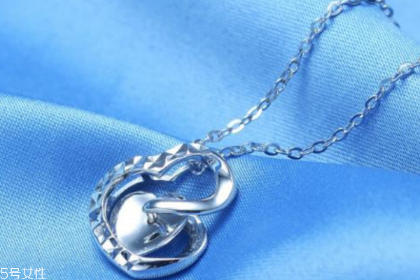 鉑金項(xiàng)鏈好還是黃金項(xiàng)鏈好 各有各的價(jià)值 鉑金項(xiàng)鏈好還是黃金項(xiàng)鏈好 各有各的價(jià)值