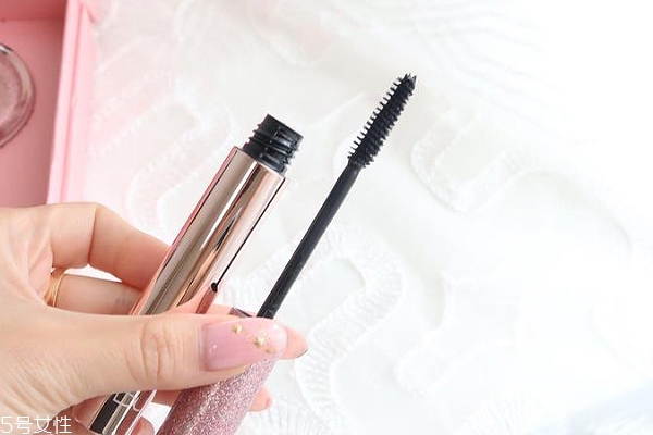 睫毛膏膏體有什么區(qū)別 3種膏體各有優(yōu)勢 睫毛膏膏體有什么區(qū)別 3種膏體各有優(yōu)勢