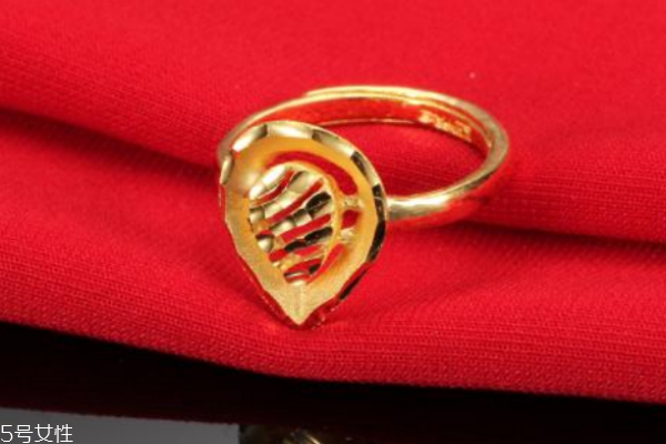 黃金戒指會越戴越大嗎 不會特別明顯 黃金戒指會越戴越大嗎 不會特別明顯