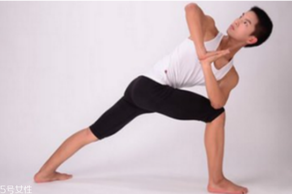 男人做瑜伽有什么好處 男人做瑜伽的各種姿勢 男人做瑜伽有什么好處 男人做瑜伽的各種姿勢