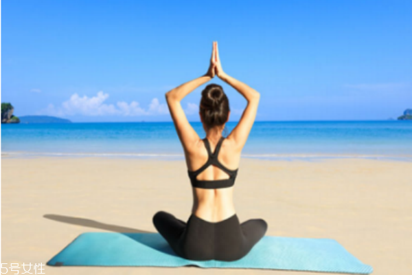 高溫瑜珈和常溫哪個(gè)好 高溫瑜伽和普通瑜伽的區(qū)別 高溫瑜珈和常溫哪個(gè)好 高溫瑜伽和普通瑜伽的區(qū)別