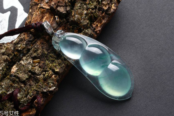 翡翠吊墜配什么鏈好 這樣搭配才完美 翡翠吊墜配什么鏈好 這樣搭配才完美