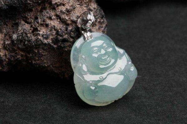 翡翠吊墜能戴著洗澡嗎 對吊墜影響不大 翡翠吊墜能戴著洗澡嗎 對吊墜影響不大